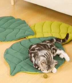 Leaf-Shaped Soft Cotton Cat & Dog Bed Mat